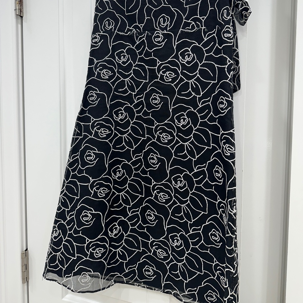 LBD 
Excellent condition 
Size 2 - Picture 4 of 6